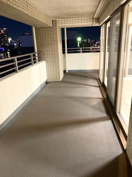 バルコニー　広々バルコニー