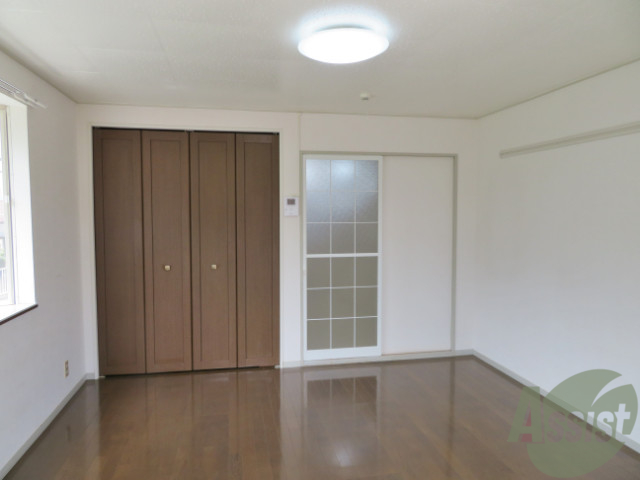 居室・リビング　広めのリビングです。ゆったりくつろげそうです。