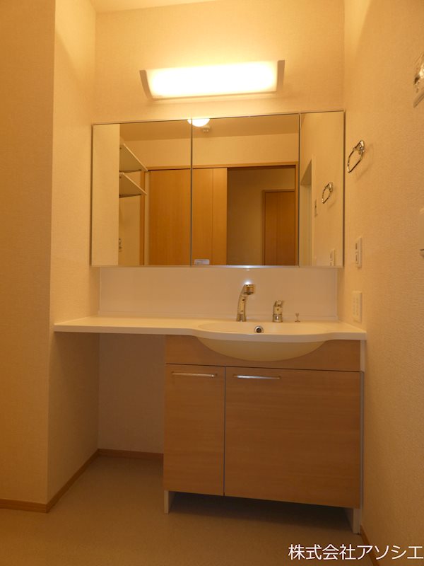 洗面設備　シャンプードレッサー洗面台