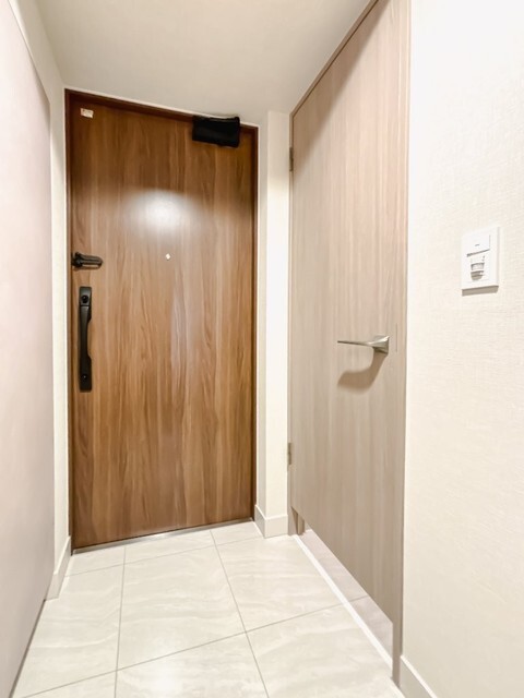 玄関　※写真は同タイプ住戸です。