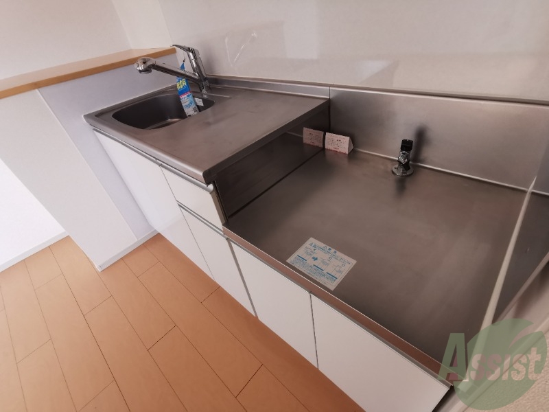 キッチン　キッチンです。広々として使いやすそうですね。