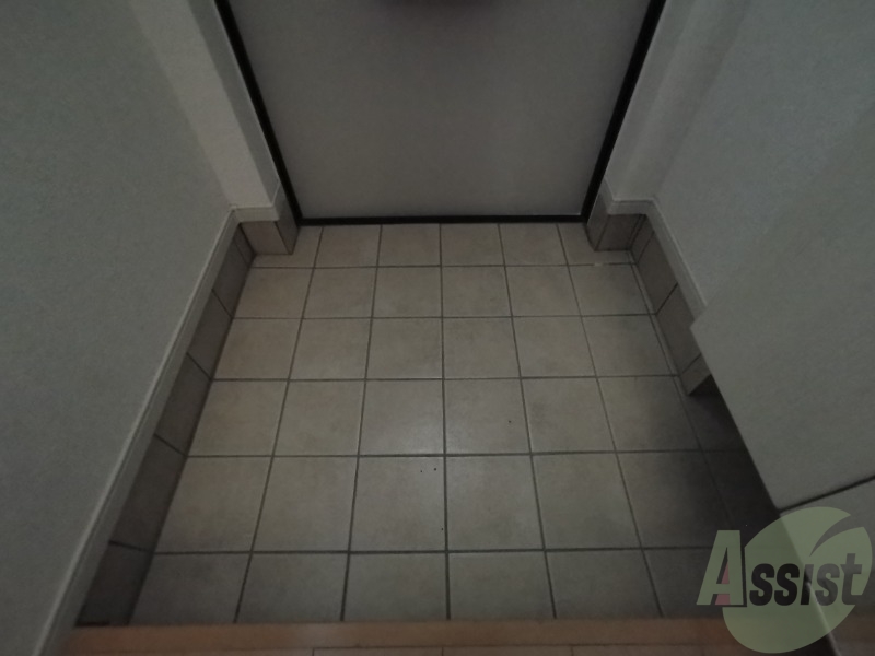 玄関　玄関です。シンプルで掃除しやすそうですね。