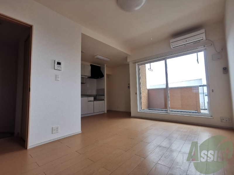 居室・リビング　リビングです。窓が大きく陽当たりが良さそうです。