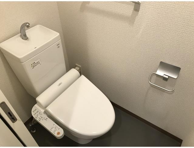 トイレ　嬉しい温水洗浄便座♪