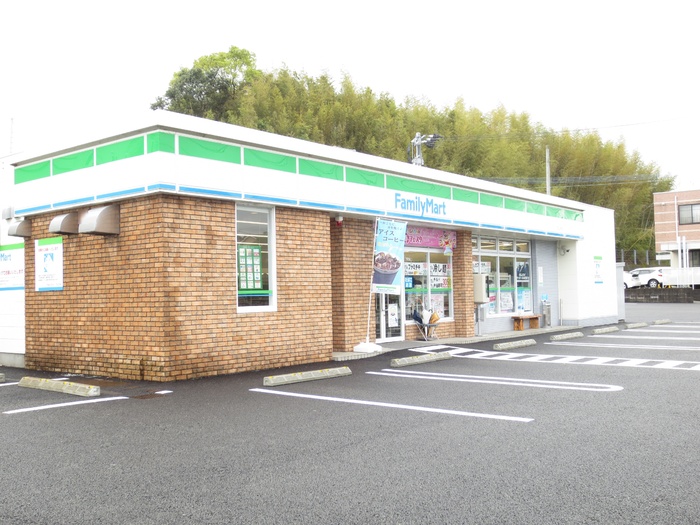 コンビニ　ファミリーマート花山手店（コンビニ）まで829m