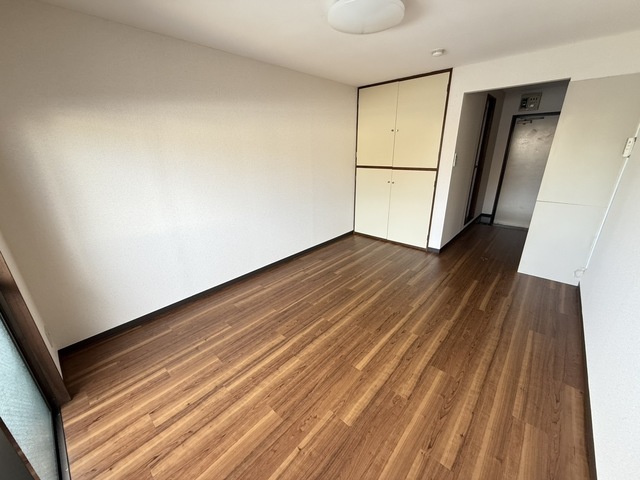 居室・リビング　別号室参考写真となります