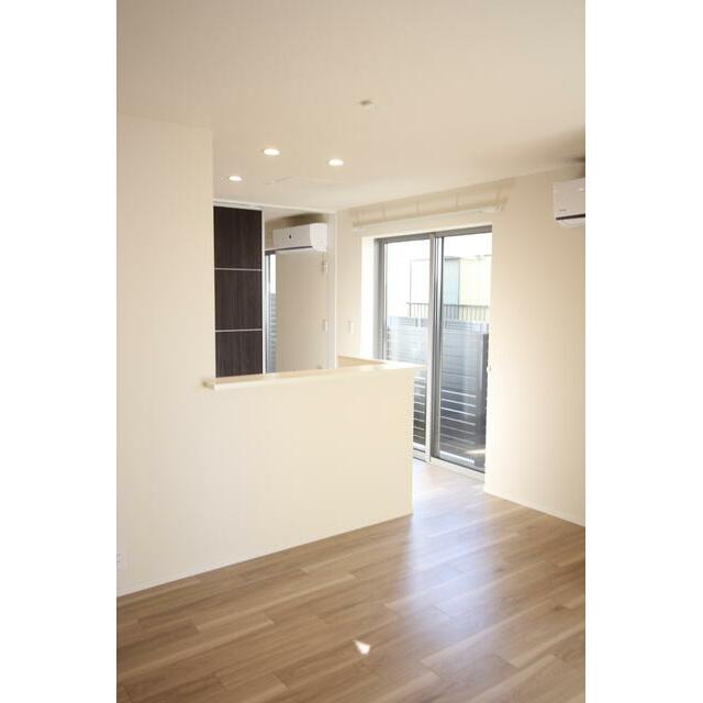 居室・リビング　カウンターキッチン　新築時の写真です。