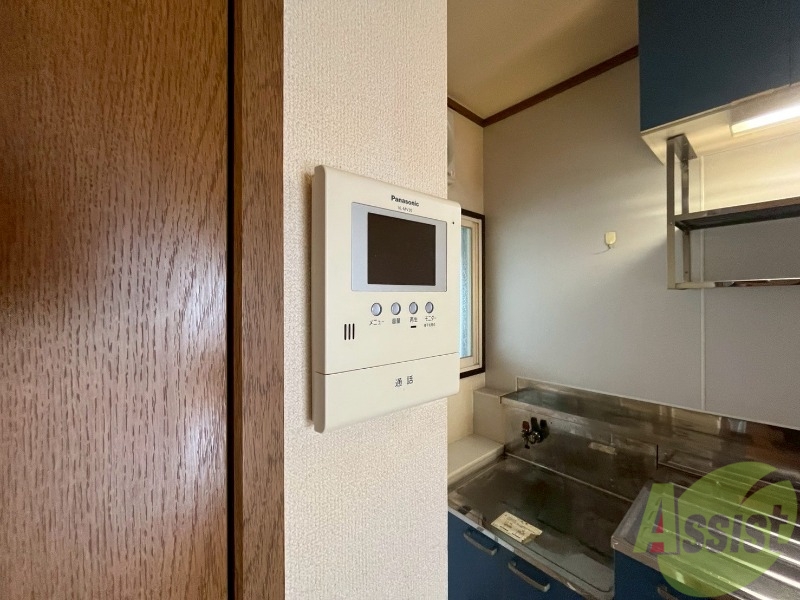 セキュリティ　モニター付きインターホンです。来客時も安心ですね。