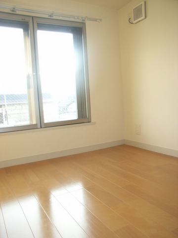 その他部屋・スペース　窓のある自慢のロフト　お部屋としても利用できます♪