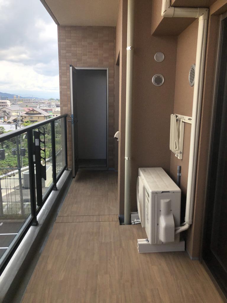 収納　バルコニーに専用倉庫を完備！