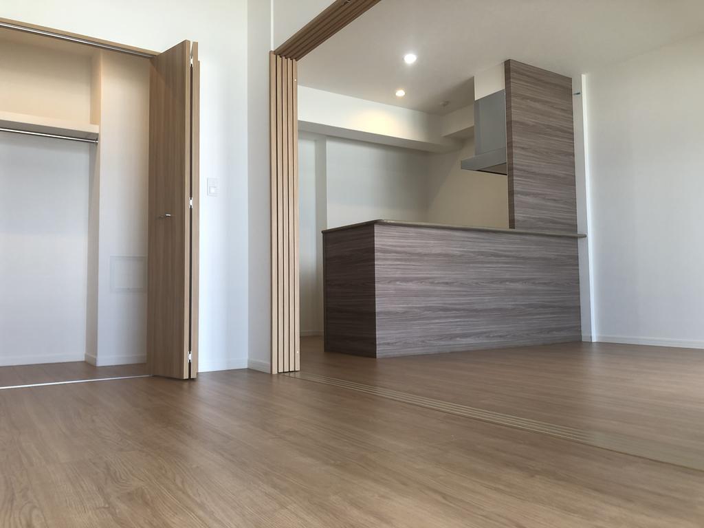 居室・リビング　フローリングは落ち着いた雰囲気！