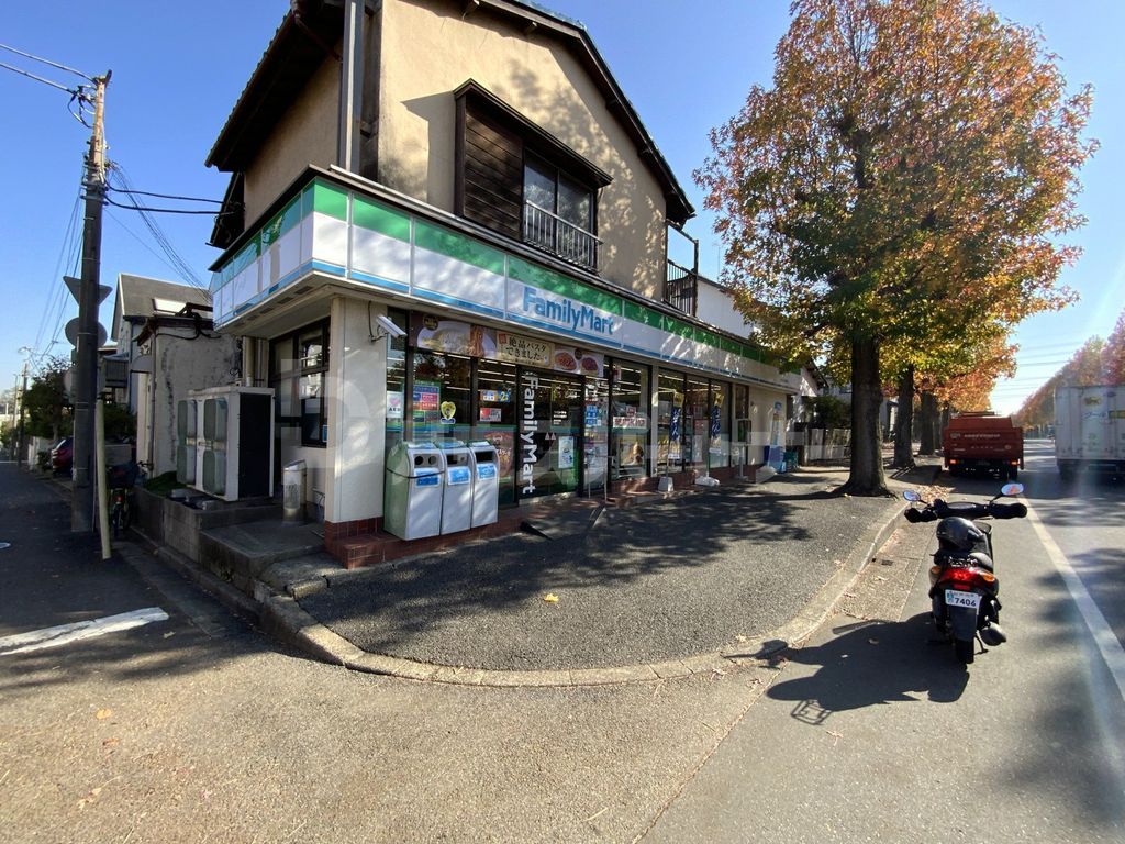 コンビニ　ファミリーマートむらた小金原店（コンビニ）まで360m