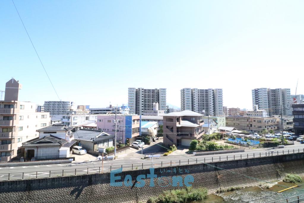 眺望　川沿いで開放感があります