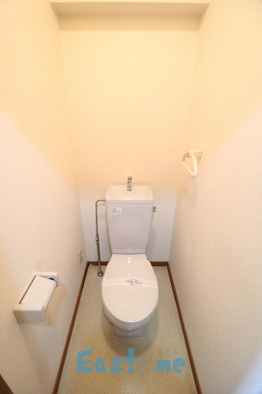 トイレ　上部の棚が嬉しい♪