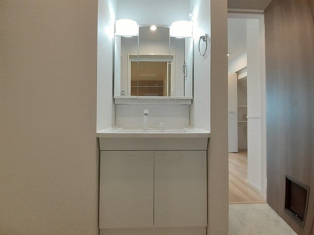 洗面設備　スペースが確保できる洗面所です