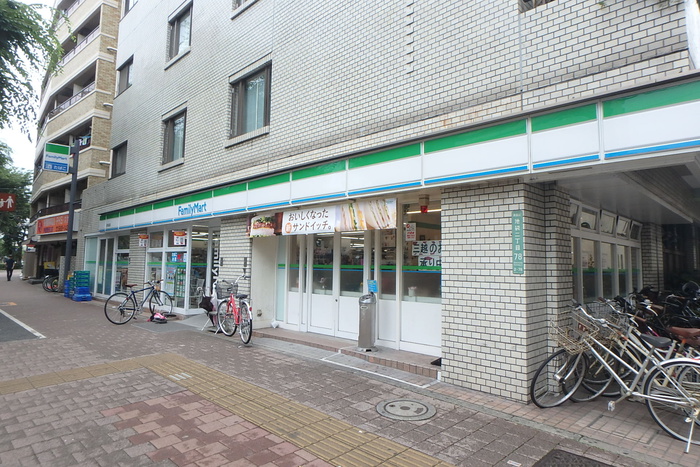 コンビニ　ファミリーマート　金井窪山手通り（コンビニ）まで220m