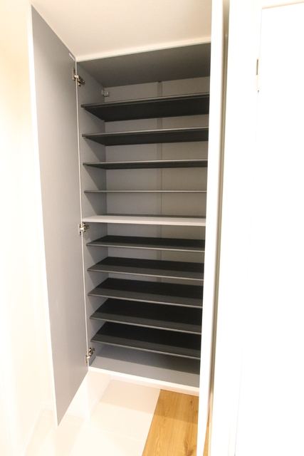 玄関　※別室参考写真。玄関　下駄箱