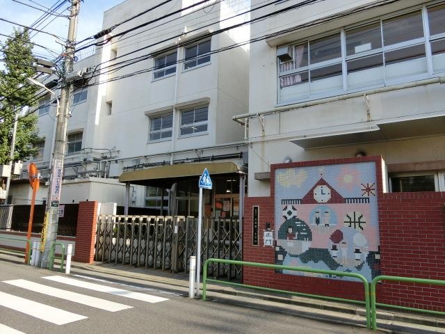 小学校　志村第三小学校（小学校）まで607m