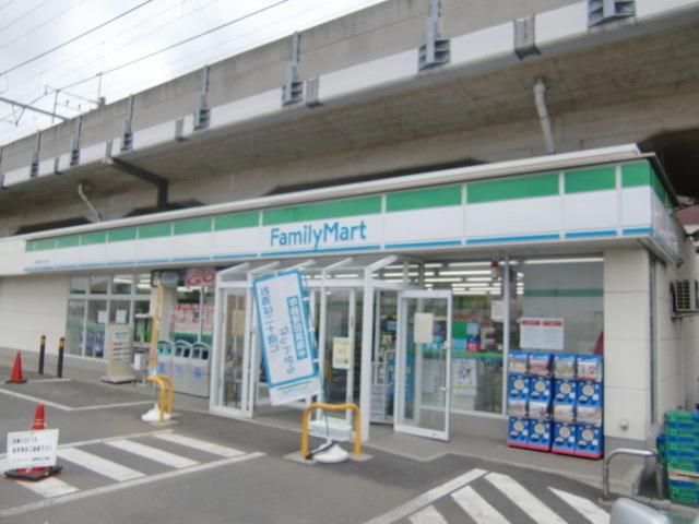 コンビニ　ファミリーマート（コンビニ）まで33m