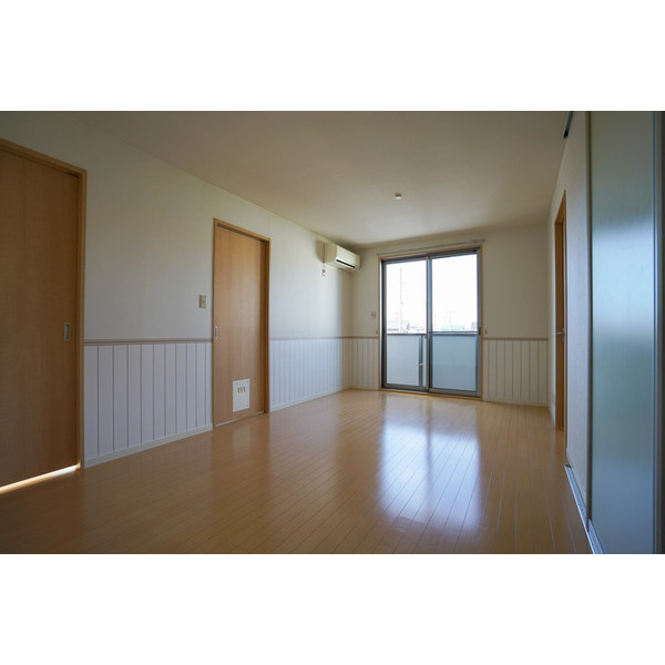 居室・リビング　同じ建物の別のお部屋