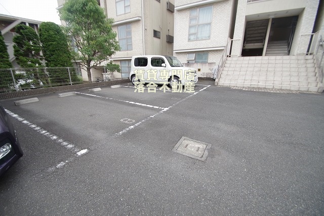 駐車場　敷地内駐車場完備