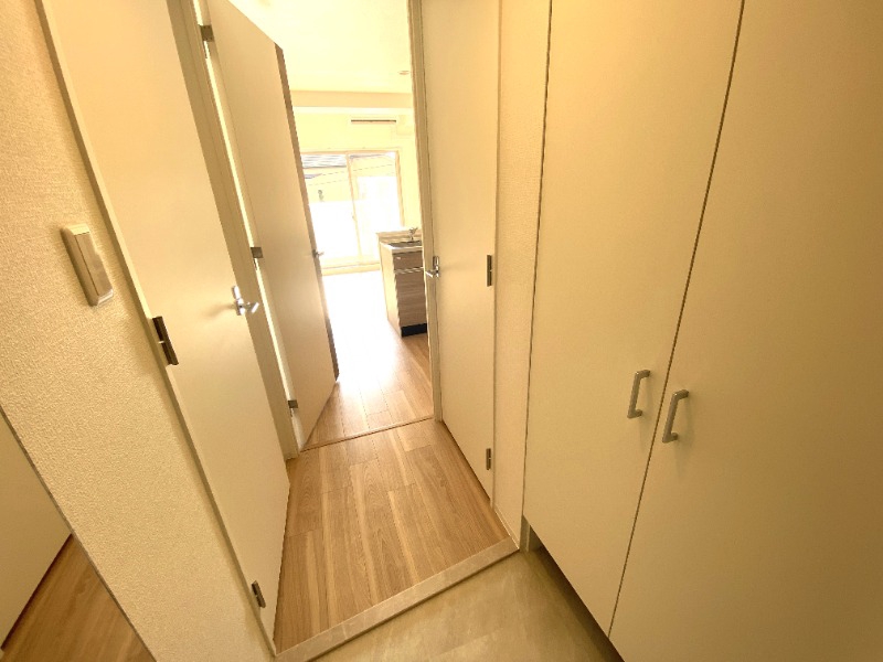 玄関　玄関を一歩入ると・・・こんな感じです。