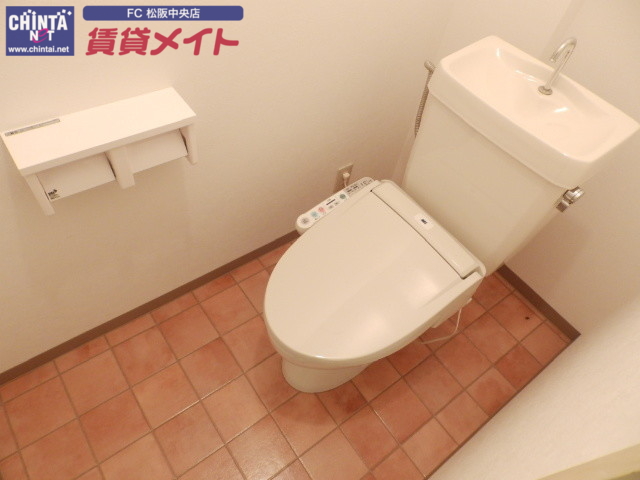 トイレ　同型の別部屋写真です。