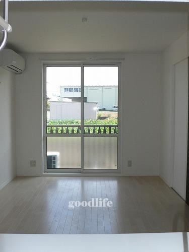 居室・リビング　室内写真は別部屋です