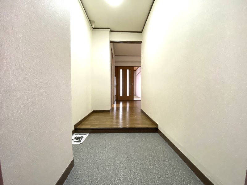 玄関　玄関はシンプルです☆
