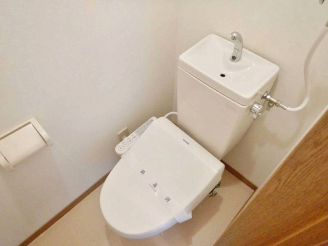 トイレ　ウォシュレット設置済みです。