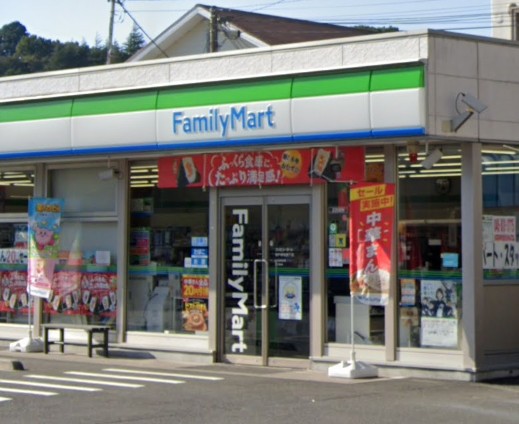 コンビニ　ファミリーマート 東戸塚名瀬下店（コンビニ）まで205m