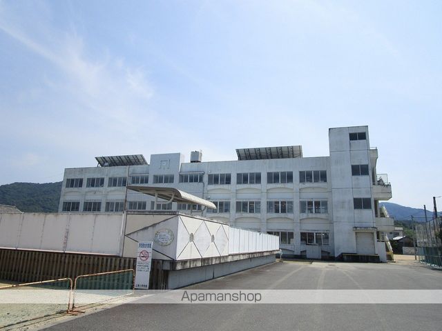 小学校　上浦小学校（小学校）まで1092m