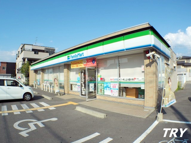 コンビニ　ファミリーマート香芝真美ヶ丘二丁目店（コンビニ）まで405m