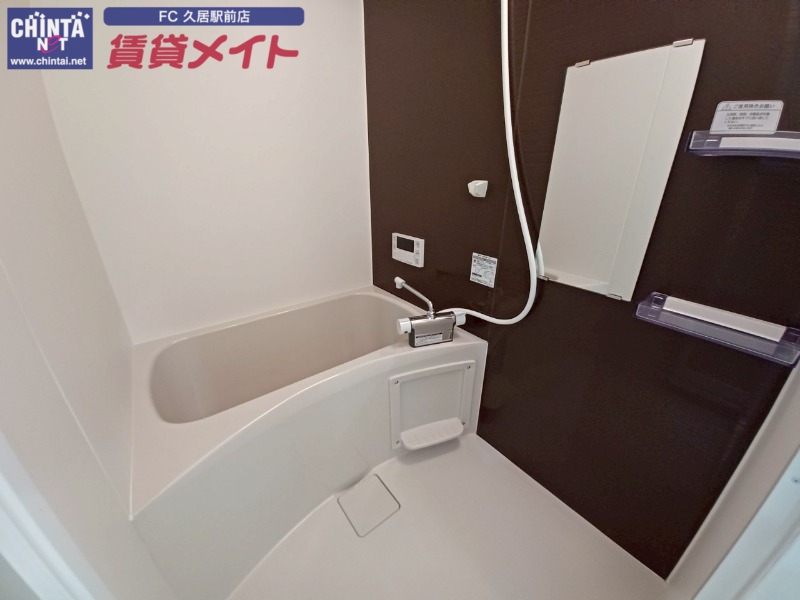 バス・シャワールーム　同じ建物の別部屋の写真です