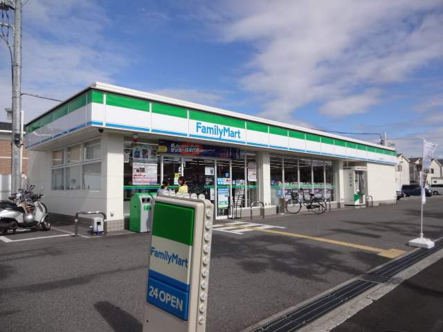 コンビニ　ファミリーマート（コンビニ）まで1757m