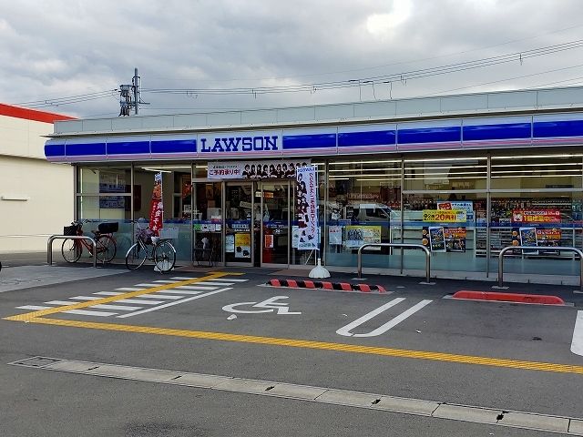 コンビニ　ローソン　八尾木の本一丁目店（コンビニ）まで870m