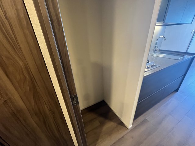 キッチン　(参考)同マンション反転間取り他部屋の写真