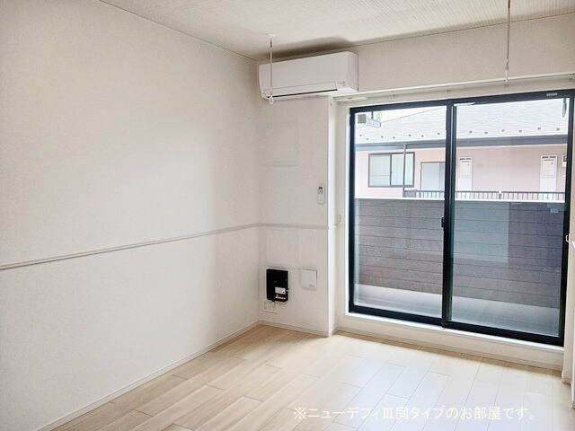 エテルノ アルドールの居間写真