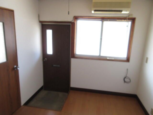 豊田本町貸家の玄関写真