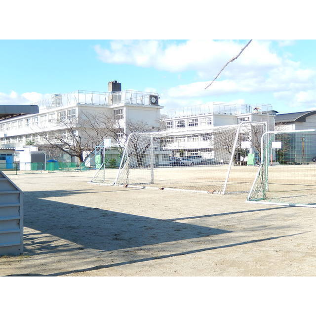 中学校　竹鼻中学校（羽島）（中学校）まで2000m
