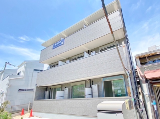 建物外観　川沿いの静かな住宅地です