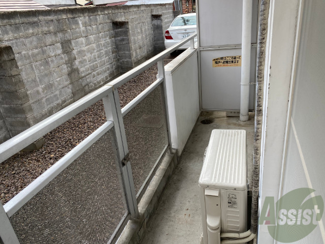 バルコニー　バルコニーは天気の良い日には洗濯物も良く乾きますね。