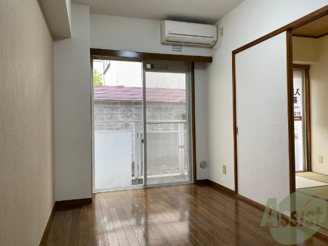 居室・リビング　リビングは陽当たりも良く風通しの良さそうなお部屋です。