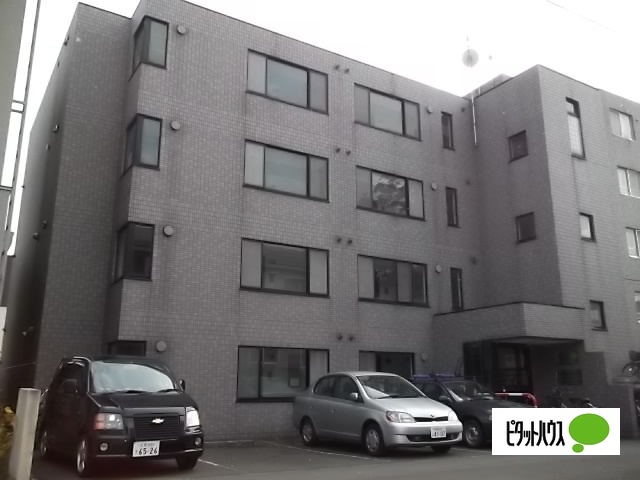 札幌市北区北六条西のマンションの建物外観