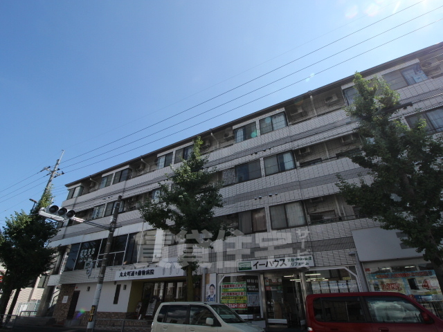 京都市右京区常盤西町のマンションの建物外観