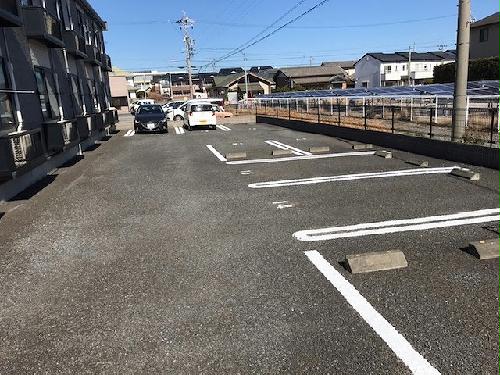 【レオパレス壱番館の駐車場】