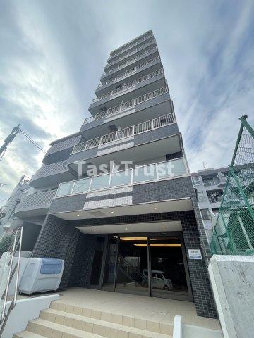 大阪市城東区成育のマンションの建物外観