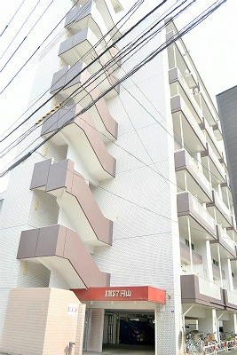 札幌市中央区北六条西のマンションの建物外観