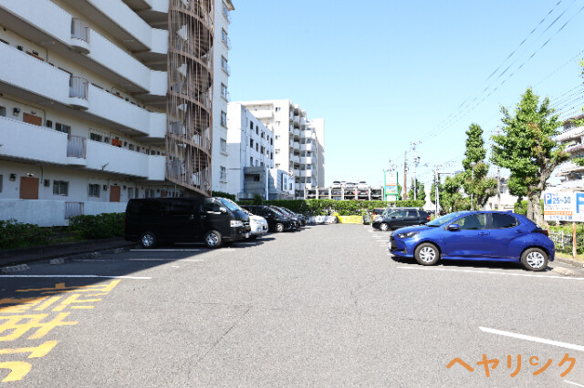 【名古屋市守山区小六町のマンションの駐車場】