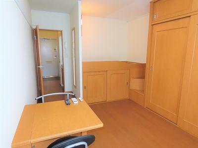 居室・リビング　家具家電が備え付けのお部屋です